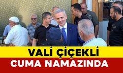 Karaman Valisi Çiçekli Cuma Namazında Cemaat İle Buluştu