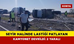 Seyir halinde lastiği patlayan kamyonet devrildi: 2 yaralı