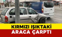 Karaman'da kaza: Kırmızı Işıktaki Minibüse Çarptı