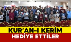 Liseli Gençlere Kur’an-ı Kerim ve Meali Hediye Edildi