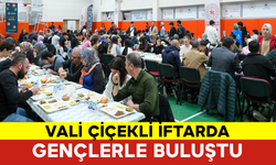 Vali Çiçekli İftarda Gençlerle Buluştu