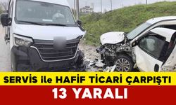 Bursa'da işçileri taşıyan servis minibüsü ile hafif ticari araç çarpıştı: 13 yaralı