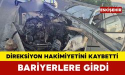 Bariyere çarpan otomobil hurdaya döndü