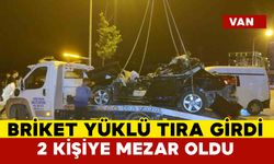Otomobil park halindeki briket yüklü tıra çarptı: 2 ölü