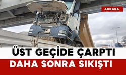 Üst geçide çarptı ve sıkıştı