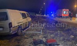 Karaman’da yağışlı havada kontrolden çıkan panelvan araç takla attı