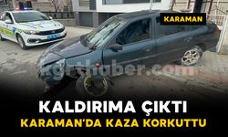 Kontrolden çıkan otomobil kaldırımdaki levhayı devirdi