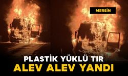 Plastik yüklü tır alev alev yandı