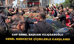 CHP Genel Başkanı Kılıçdaroğlu Genel Merkez’de çiçeklerle karşılandı