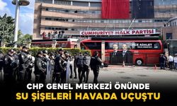 CHP Genel Merkezi önünde çıkan tartışmada su şişeleri havada uçuştu