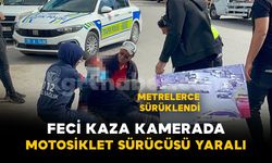 Motosikletin devrilerek sürüklendiği kaza anı kameraya yansıdı