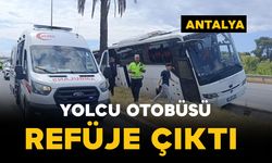 Şehirlerarası yolcu otobüsü refüje çıktı: 1 yaralı