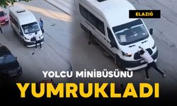 Yolcu minibüsünü yumrukladı