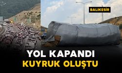 Tır devrildi, otoyol trafiğe kapandı