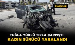 Otomobil tuğla yüklü tırla çarpıştı: 1 yaralı