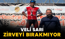 Veli Sarı Zirveyi Bırakmıyor