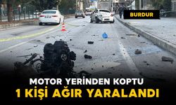 Burdur'da iki otomobil çarpıştı, araçlardan birinin motoru yola fırladı: 1 ağır yaralı