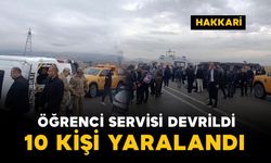 Hakkari'de öğrenci servisi devrildi: 10 yaralı