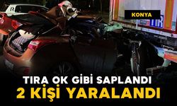 Konya'da otomobil lastiği patlayan tıra ok gibi saplandı: 2 yaralı