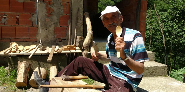 Teknolojiye İnat Ata Mesleği Sürdürüyor