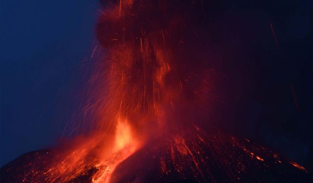 Etna Yanardağı Nerede? Türkiye'ye Zararı Var Mı? Etna Yanardağı Hangi Ülkede?