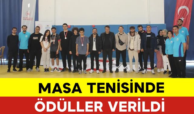 Masa Tenisinde Ödüller Verildi