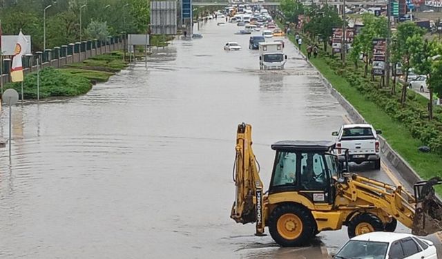 Ankara'da Yollar Göle Döndü