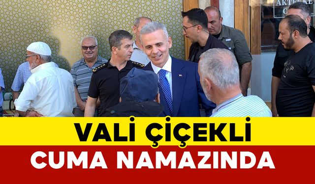 Karaman Valisi Çiçekli Cuma Namazında Cemaat İle Buluştu