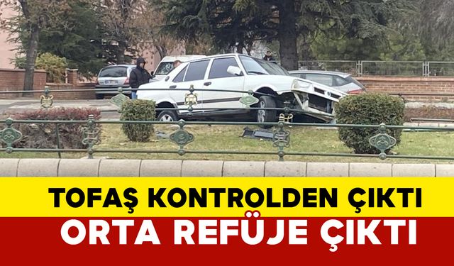 Eskişehir'de Kontrolünü Kaybeden TOFAŞ Bariyerlere Çarptı