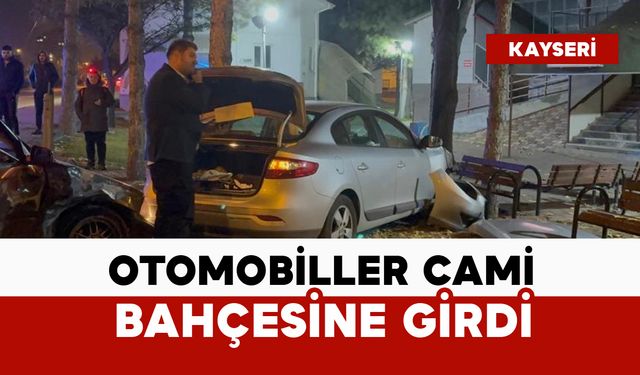 Kazada otomobiller cami bahçesine girdi