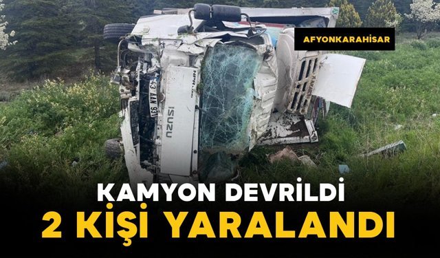 Korkutan kazada kamyon devrildi: 2 yaralı