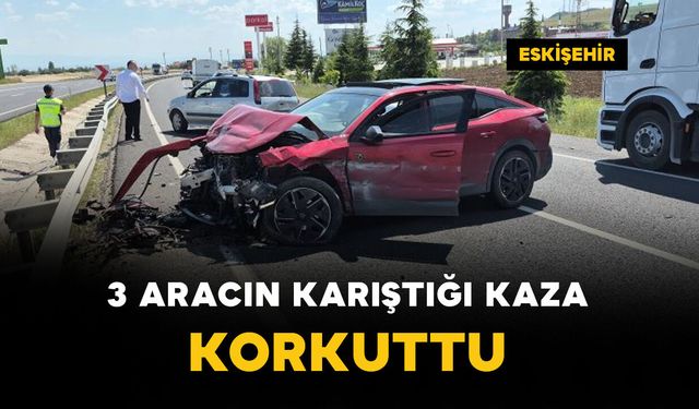 3 aracın karıştığı kaza korkuttu