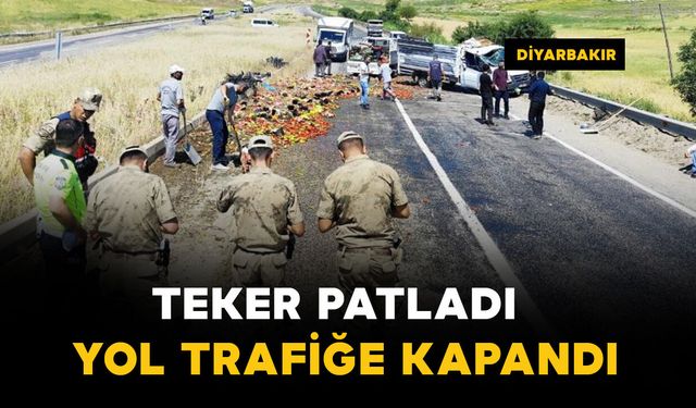 Kamyonetin tekeri patladı: Savrulan ürünler yolu trafiğe kapattı