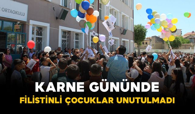 Karnelerini alan öğrenciler Filistinli çocuklar için gökyüzüne balon bıraktı