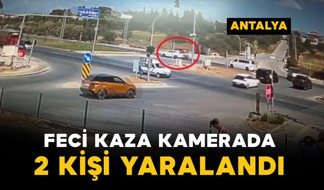 Manavgat'ta kırmızı ışıkta geçen otomobile motosiklet çarptı: 2 yaralı