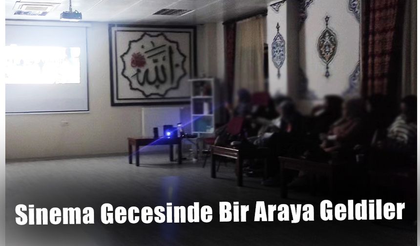 Sinema Gecesinde Bir Araya Geldiler