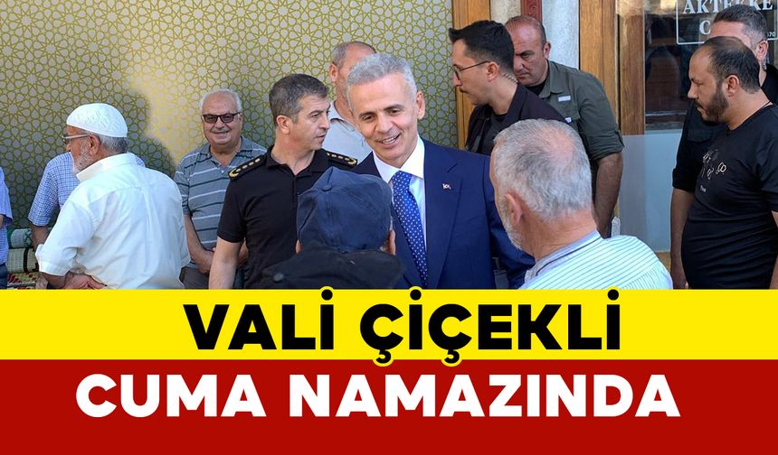 Karaman Valisi Çiçekli Cuma Namazında