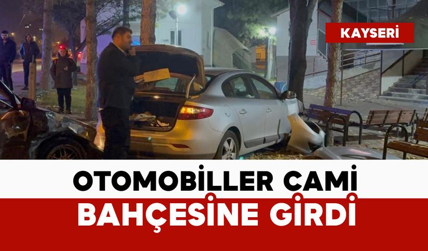 Kazada otomobiller cami bahçesine girdi