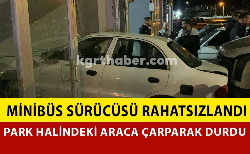 Minibüs Sürücüsü Rahatsızlandı, Park Halindeki Otomobile Vurarak Durabildi