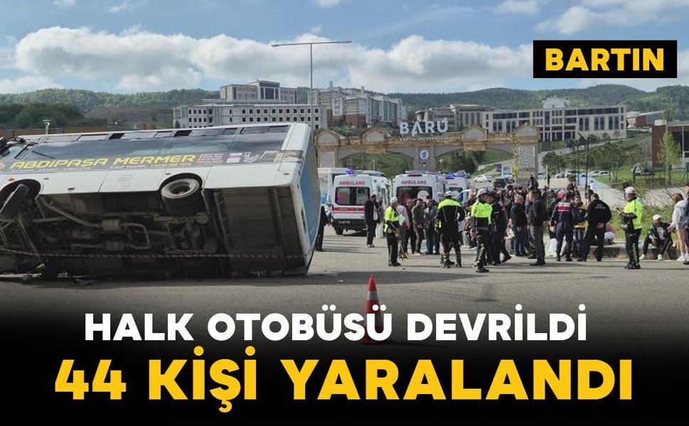 Bartın’da halk otobüsü otomobilin üzerine devrildi: 44 yaralı