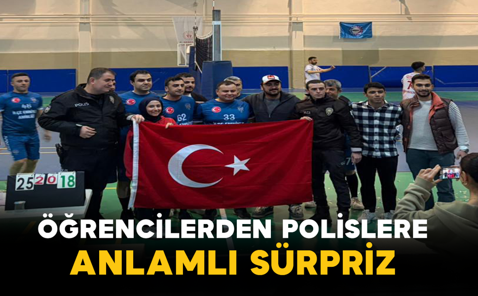 Öğrencilerden Polislere Anlamlı Sürpriz