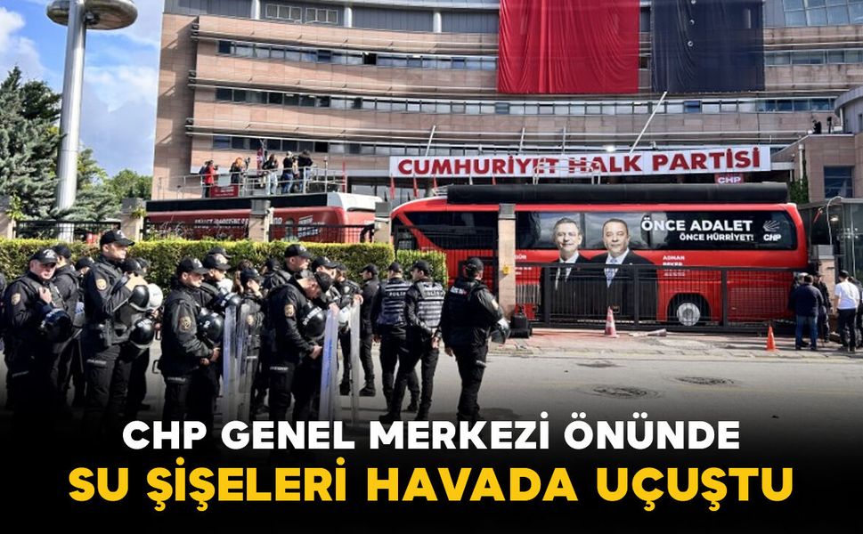 CHP Genel Merkezi önünde çıkan tartışmada su şişeleri havada uçuştu