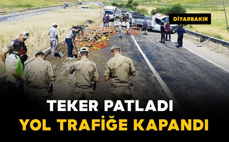 Kamyonetin tekeri patladı: Savrulan ürünler yolu trafiğe kapattı