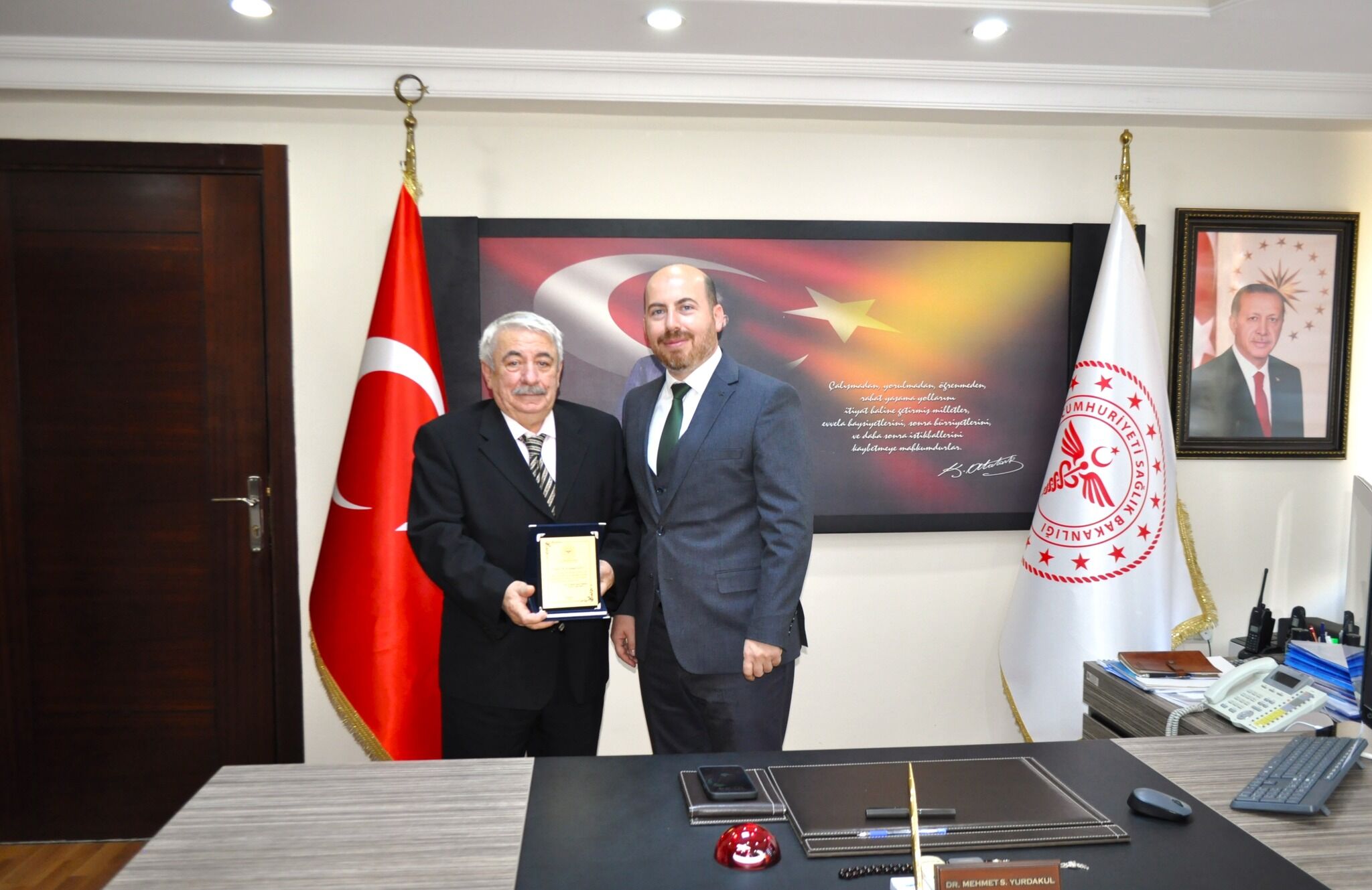 emektar-doktorlara-plaket-takdim-edildi (2)
