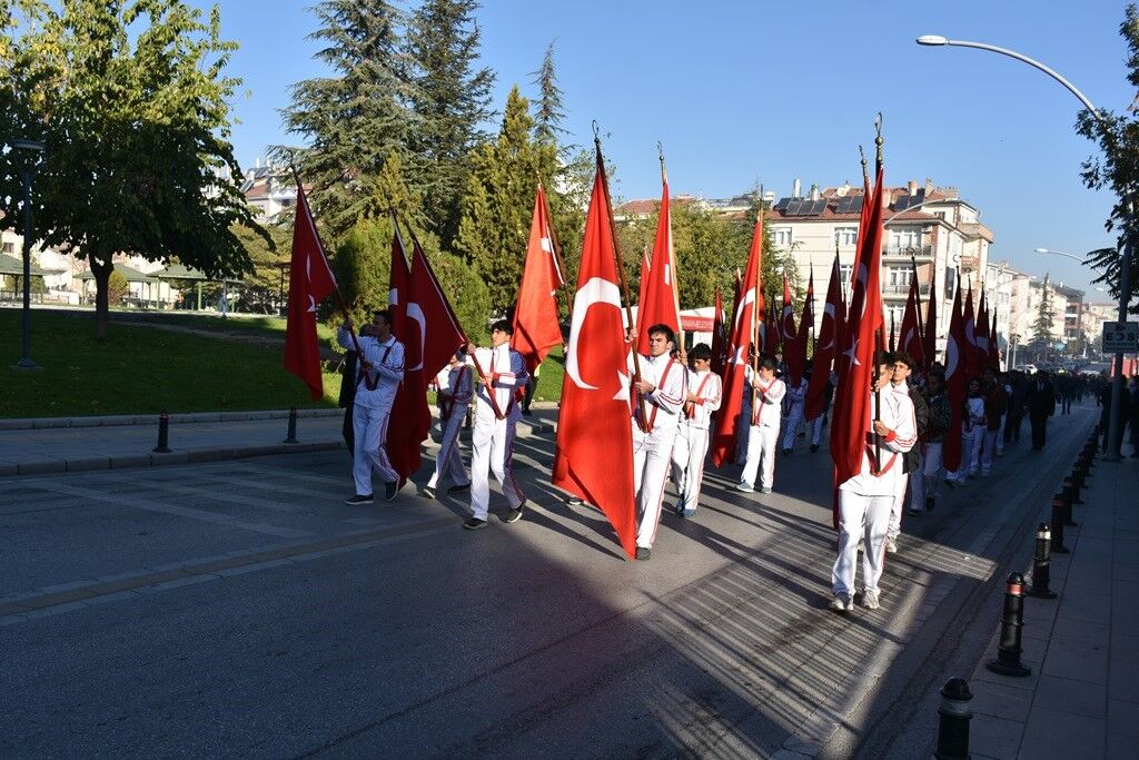 insan-insanin-golgesinde-egitimle-yetisir (1)