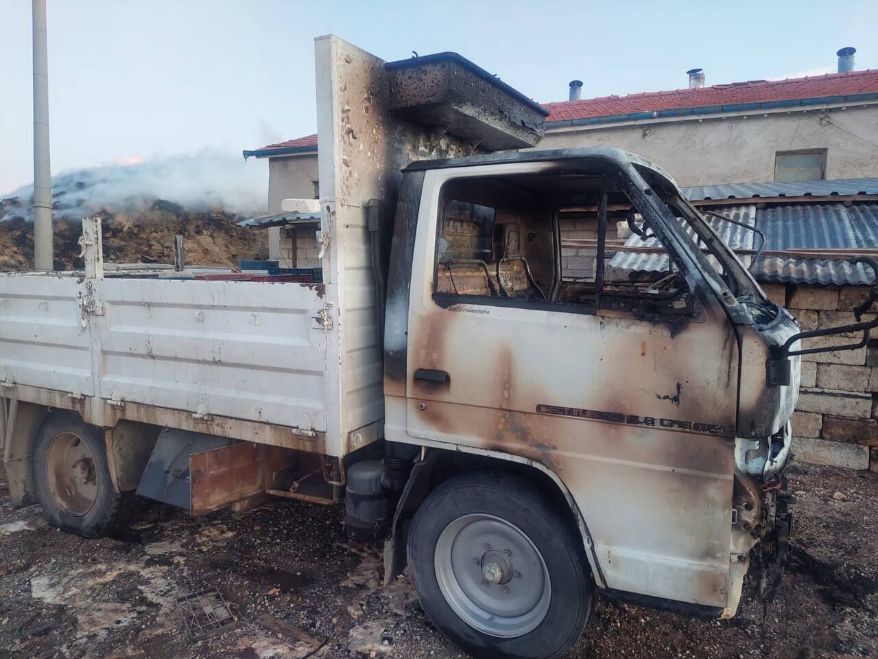 karamanda-3500-saman-balyasi-ve-1-kamyonet-kule-dondu6