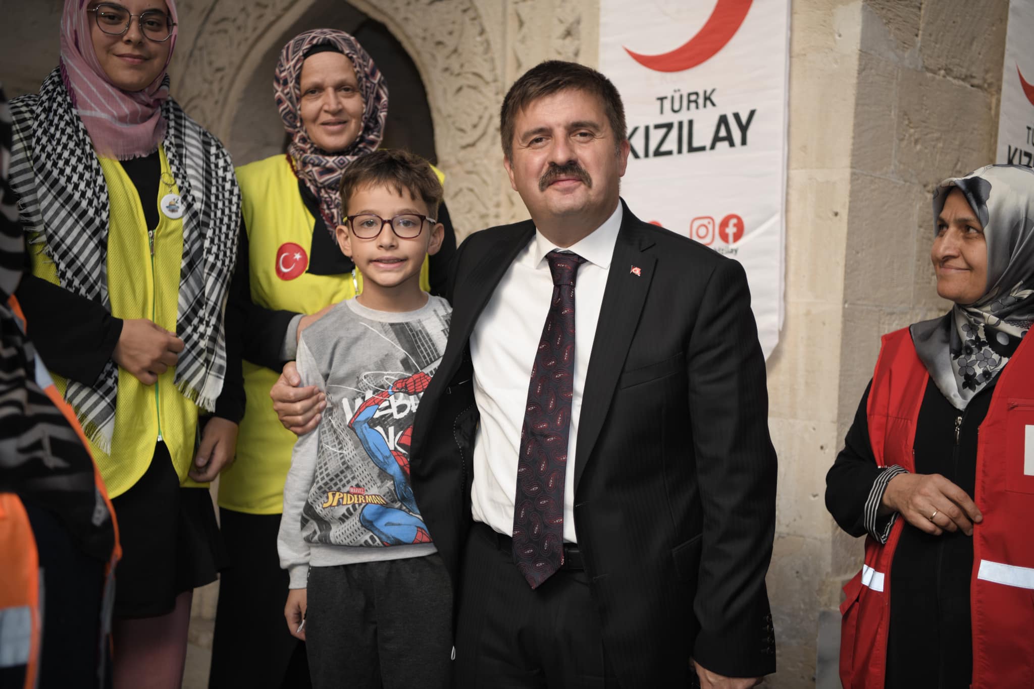 valisi-sariibrahimden-yardim-kampanyasina-destek1