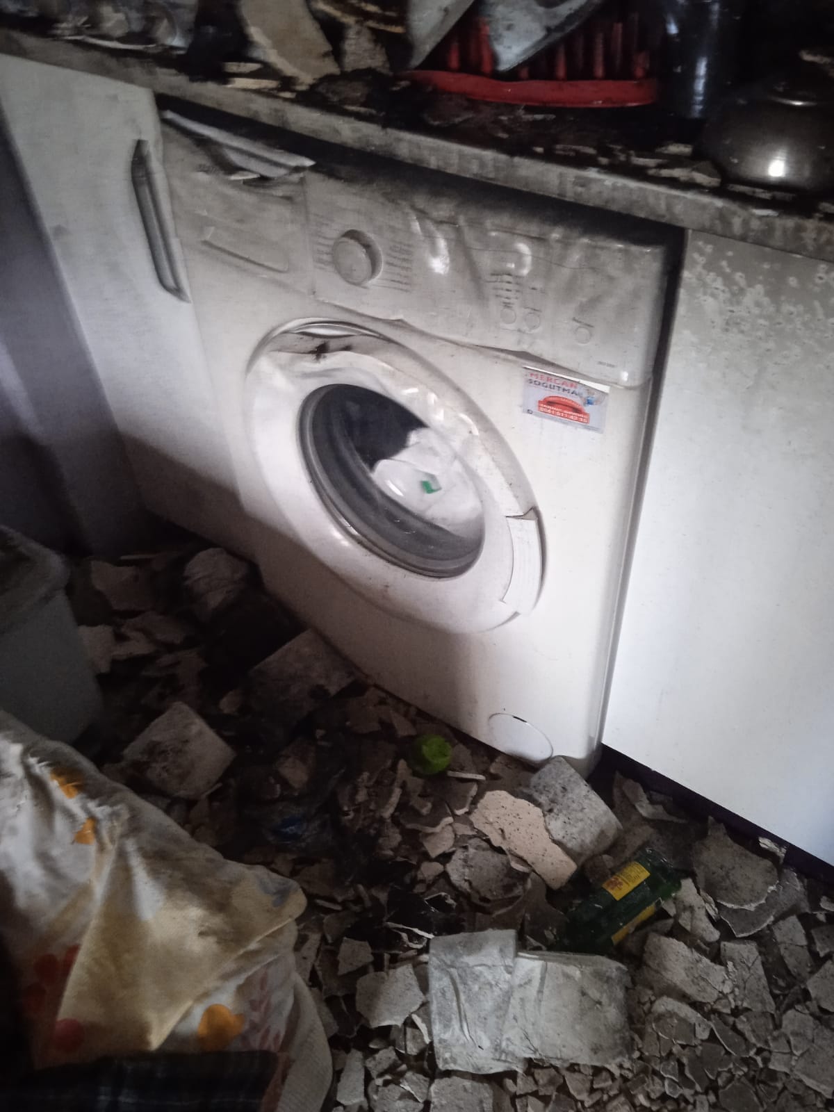 yanan-ev-kullanilamaz-hale-geldi4