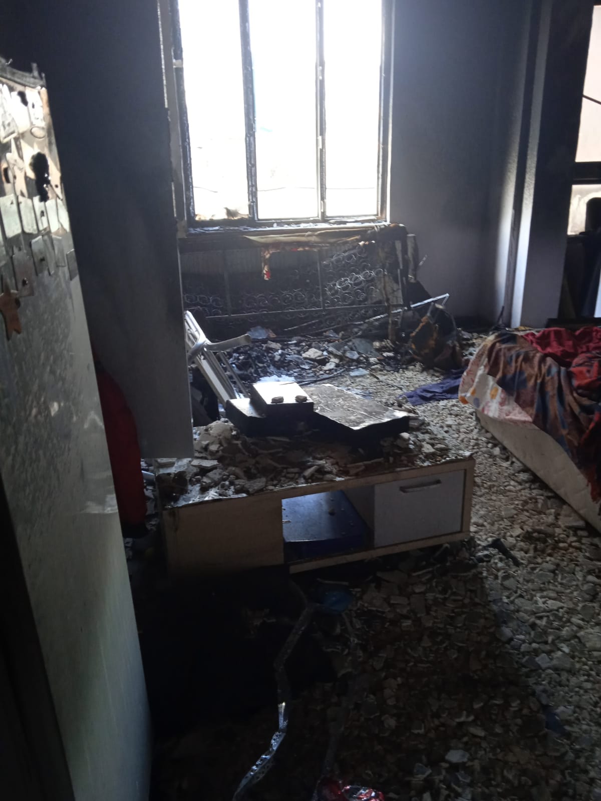 yanan-ev-kullanilamaz-hale-geldi5