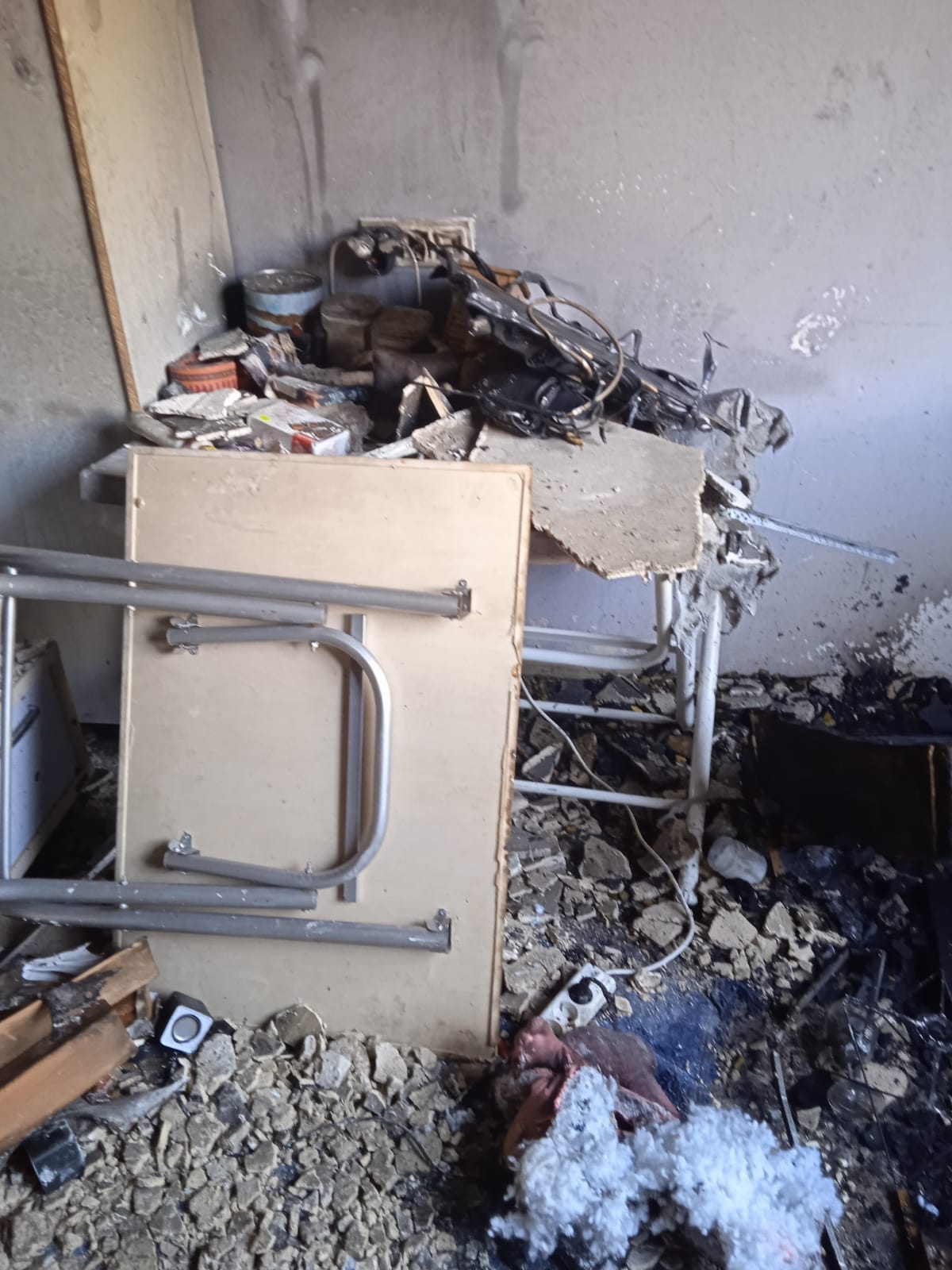 yanan-ev-kullanilamaz-hale-geldi6